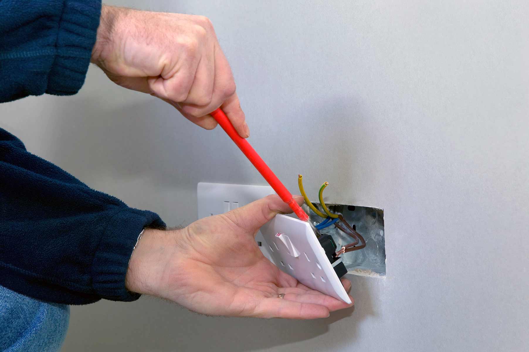 Our electricians can install plug sockets for domestic and commercial proeprties in Leighton Buzzard and the local area. 